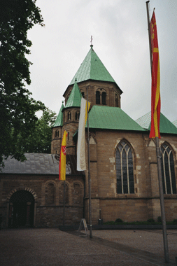 Der Westturm, der älteste Teil der Essener Münsterkirche